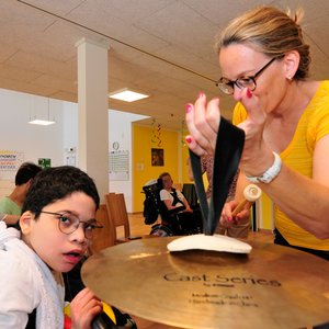 Das Angebot der Musiktherapeutinnen kam bei den Kindern und Jugendlichen im KIOLA-Haus sehr gut an. Foto: Sven Hunger-Weiland